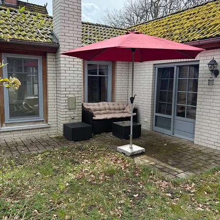 Near Lueneburg With Garden, Fireplace & Private Entrance - Up To 6 Guests Bienenbuettel